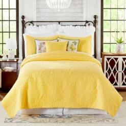 Quilted Paisley Bedding Ensemble