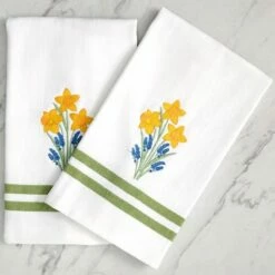Set Of 2 Scalloped Floral Bath Towels